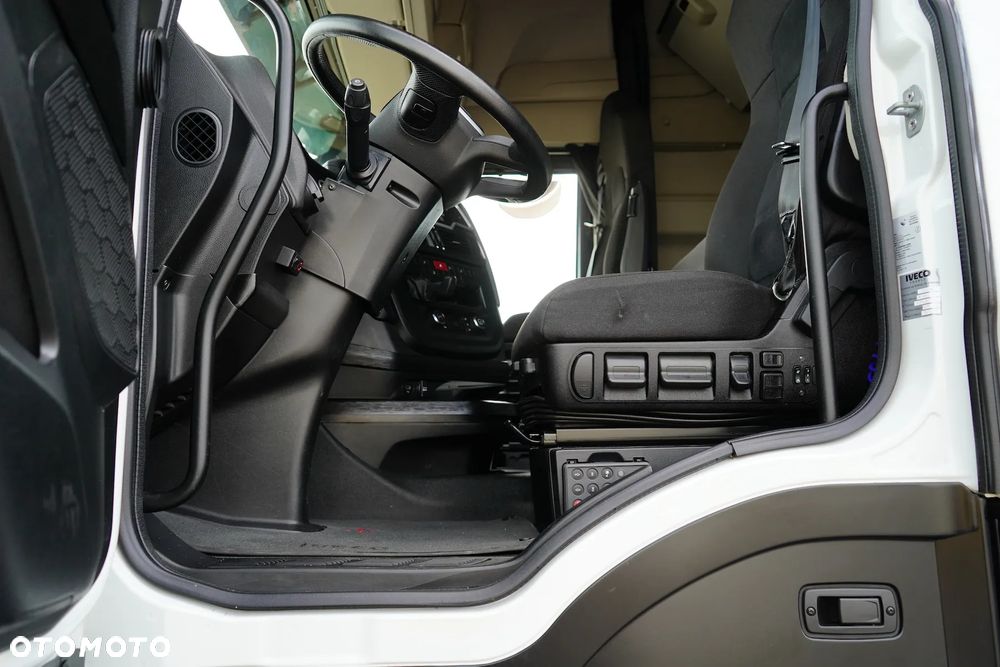 Iveco / S-WAY / 420 / E 6 / KONTENER + WINDA / 22 PALETY / RETARDER / OŚ SKRĘTNA / ROLETA - 40