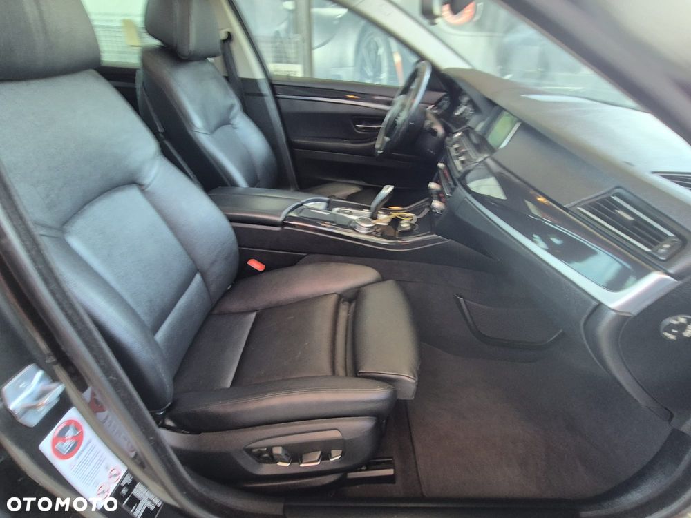 BMW Seria 5 535d - 32
