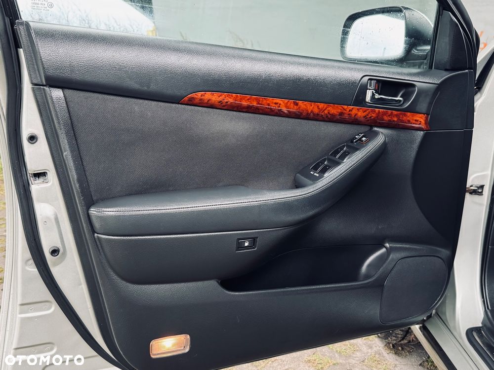 Toyota Avensis 2.0 D-4D Prestige - 30