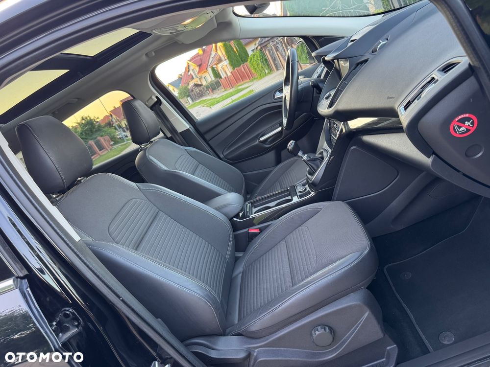 Ford Kuga 2.0 TDCi 2x4 Titanium - 36