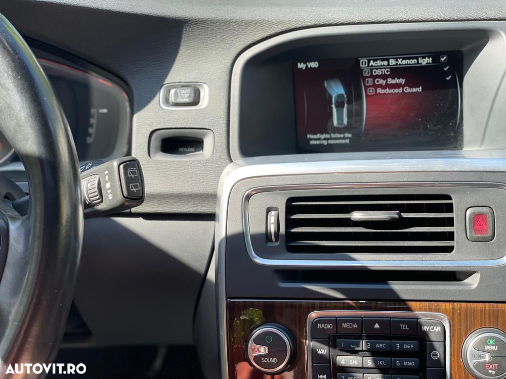 Volvo V60 D6 Plug-In-Hybrid AWD Geartronic Summum - 12