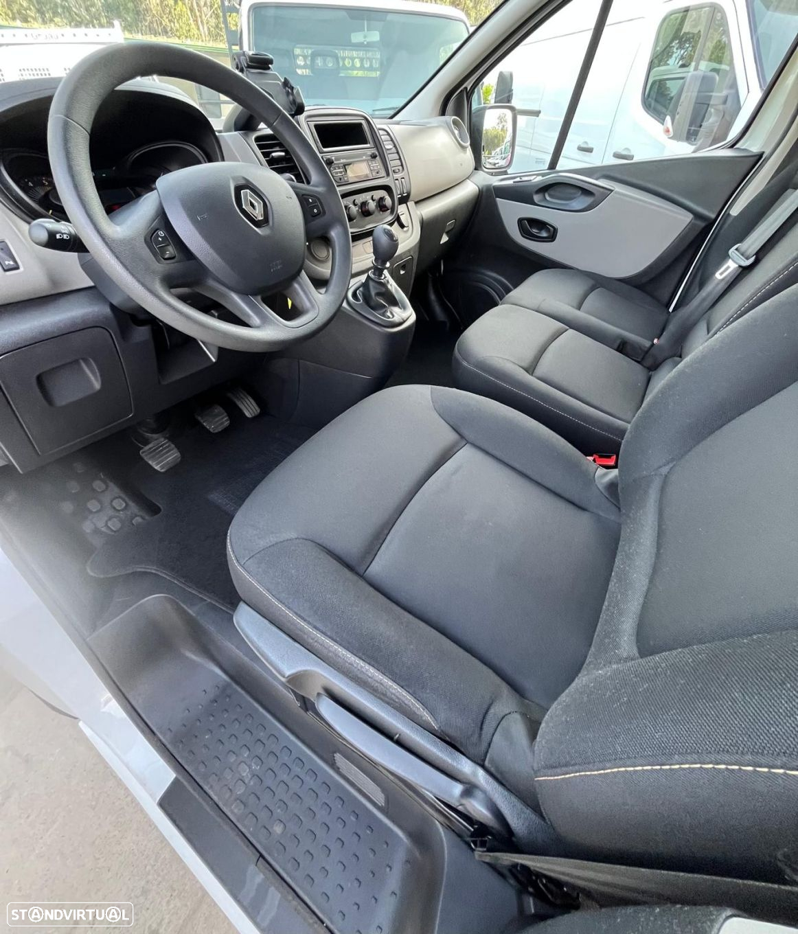 Renault Trafic 9 lugares 62.000km - 13