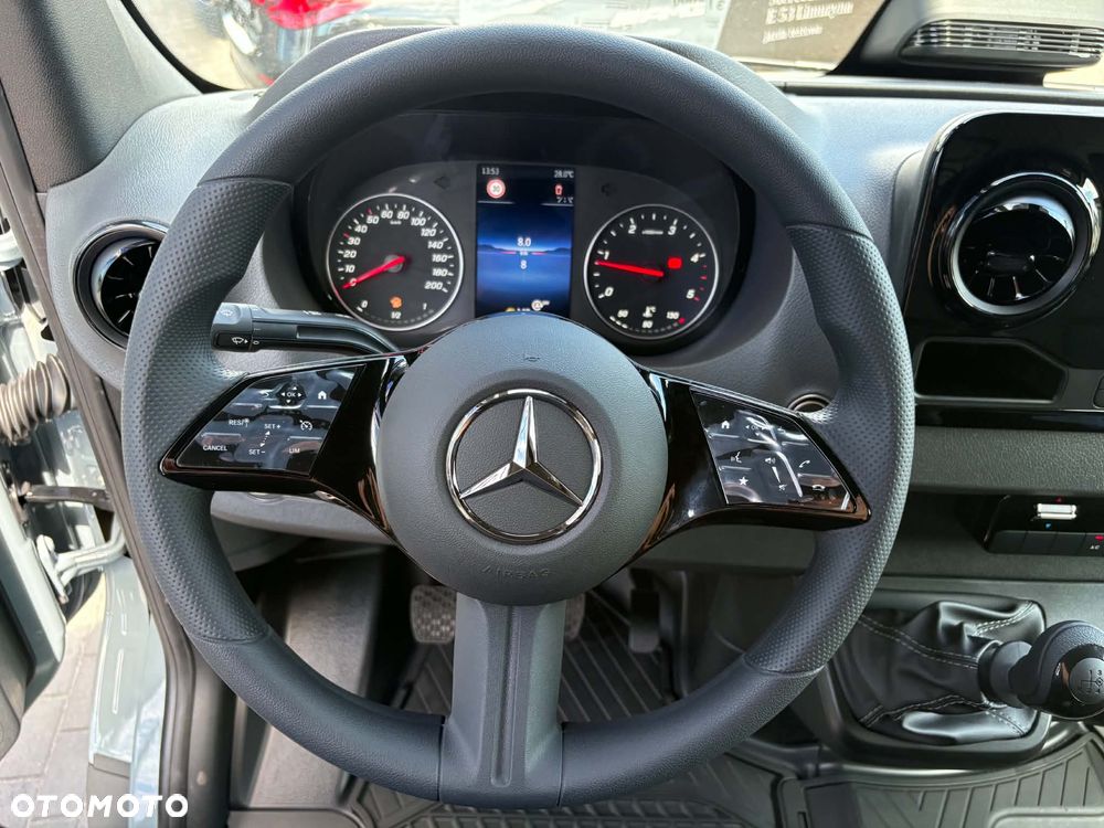 Mercedes-Benz Sprinter - 13