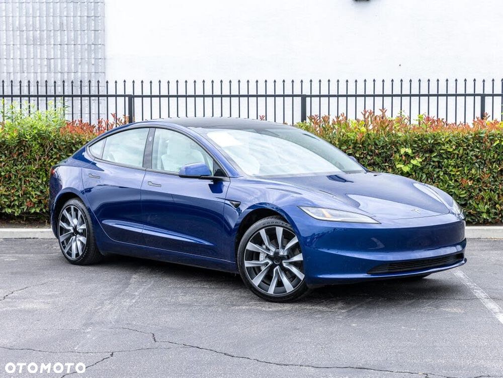 Tesla Model 3 - 1