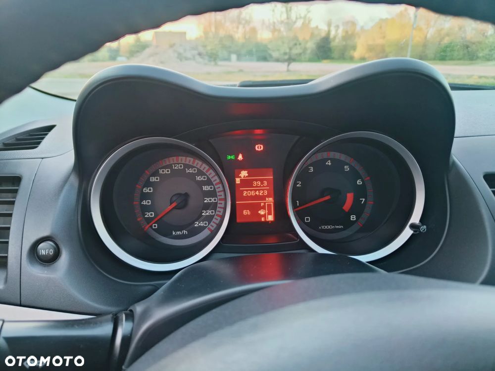 Mitsubishi Lancer 1.5 - 9