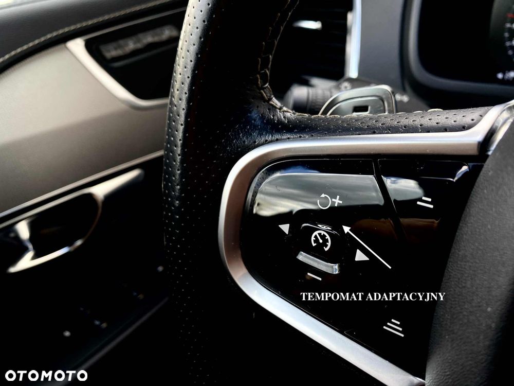 Volvo XC 90 D5 SCR AWD R-Design - 24