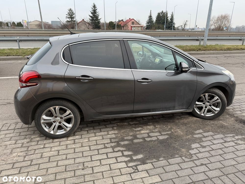 Peugeot 208 PureTech 82 Start & Stop Allure - 11