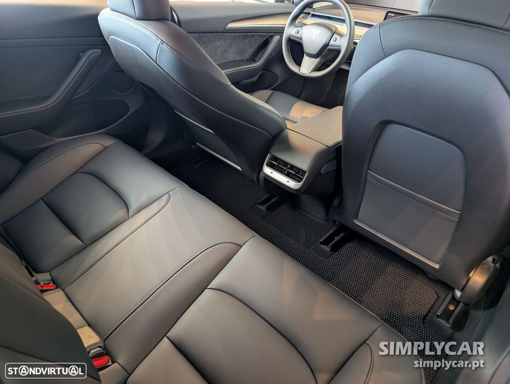 Tesla Model 3 - 8