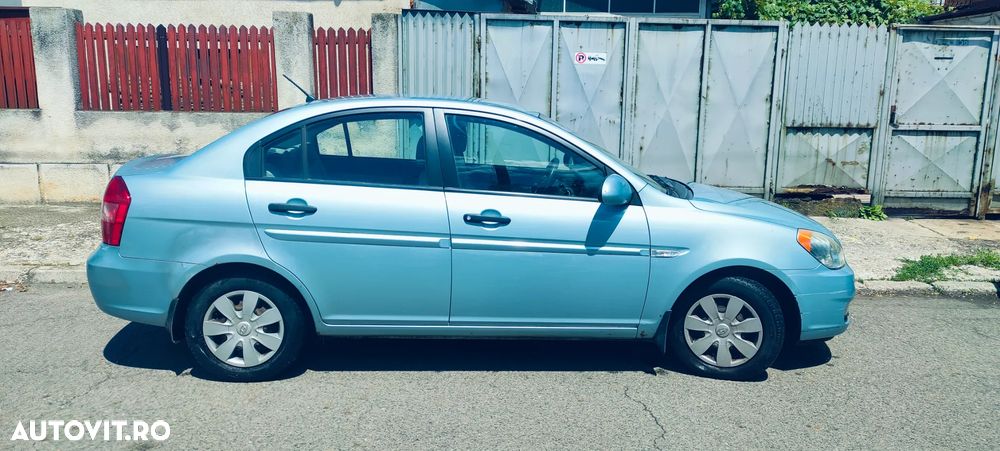 Hyundai Accent - 4