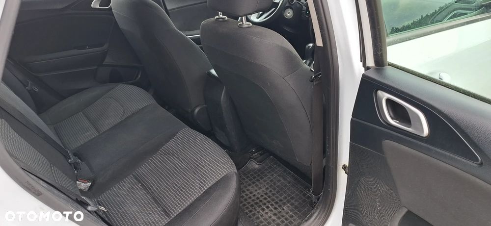 Kia Ceed - 11