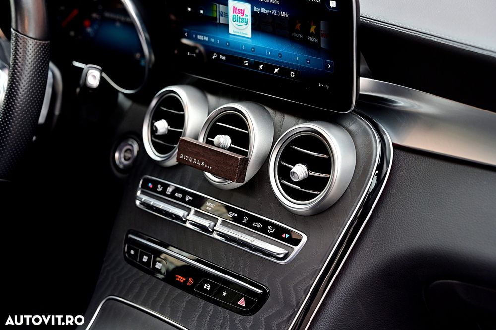 Mercedes-Benz GLC 300 e 4Matic 9G-TRONIC AMG Line Plus - 33