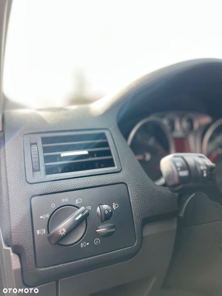 Ford Kuga 2.0 TDCi 4x4 Titanium - 34