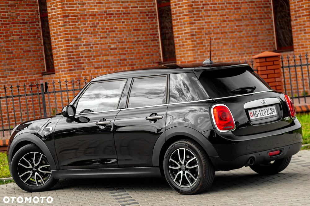 MINI Cooper Essential Trim - 3