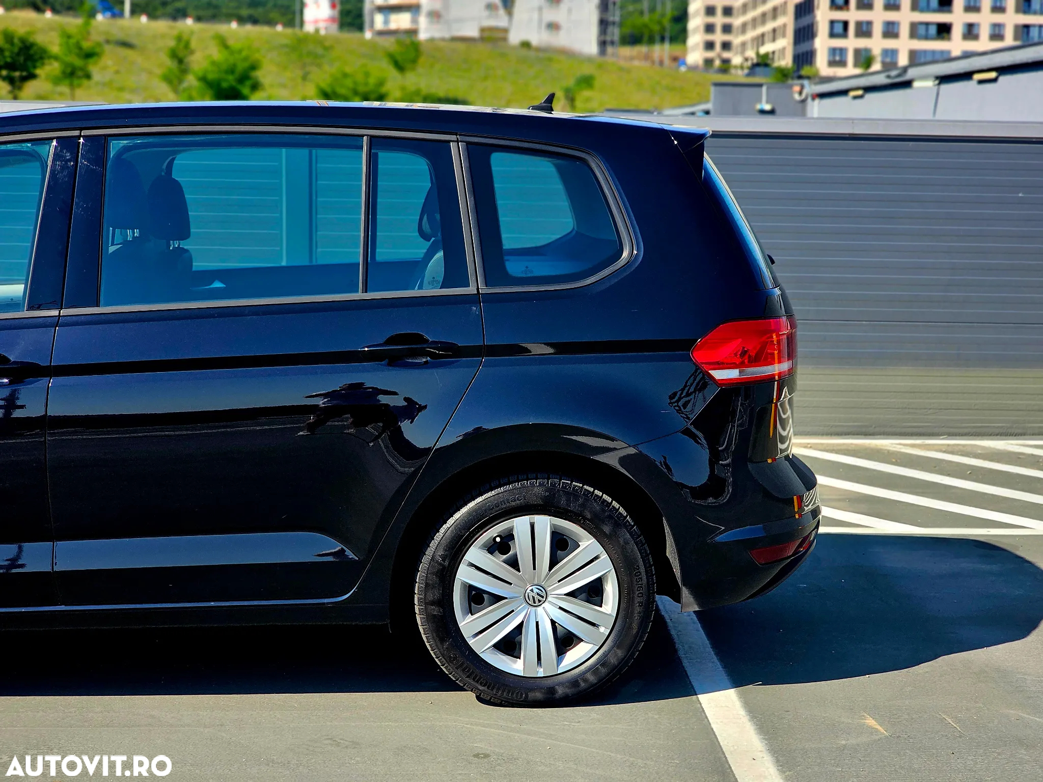 Volkswagen Touran 1.6 TDI DSG Comfortline - 14