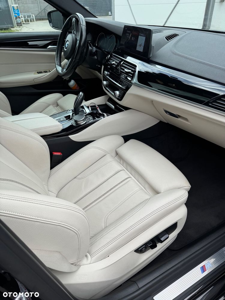 BMW Seria 5 525d - 12