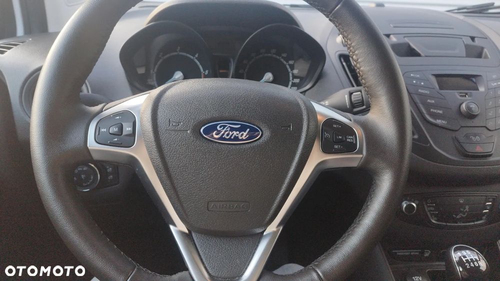 Ford Transit Courier - 12