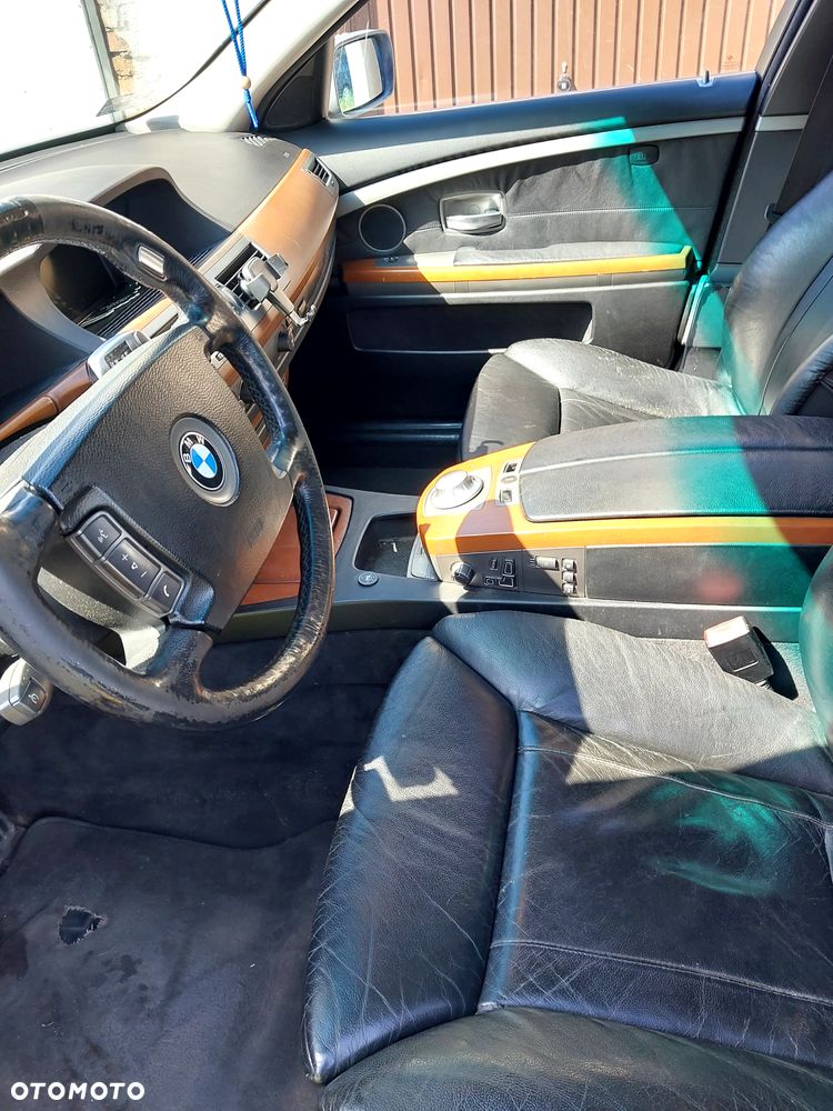 BMW Seria 7 745i - 4