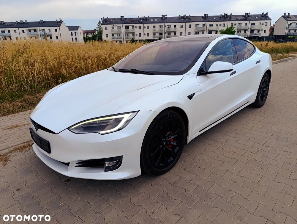 Tesla Model S - 8