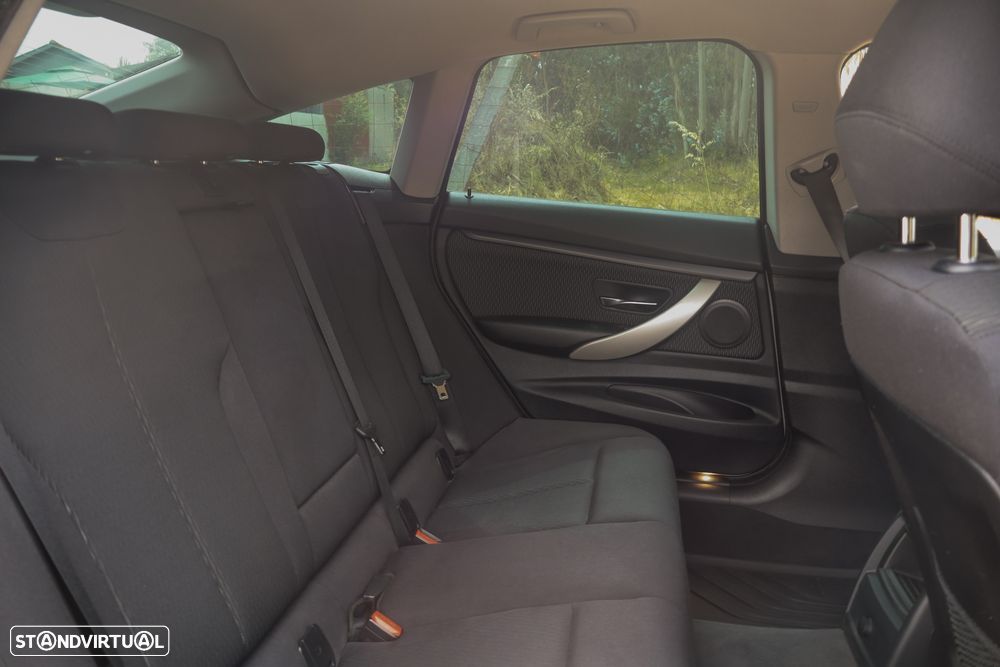 BMW 320 d xDrive Sport Line — fotografia 9