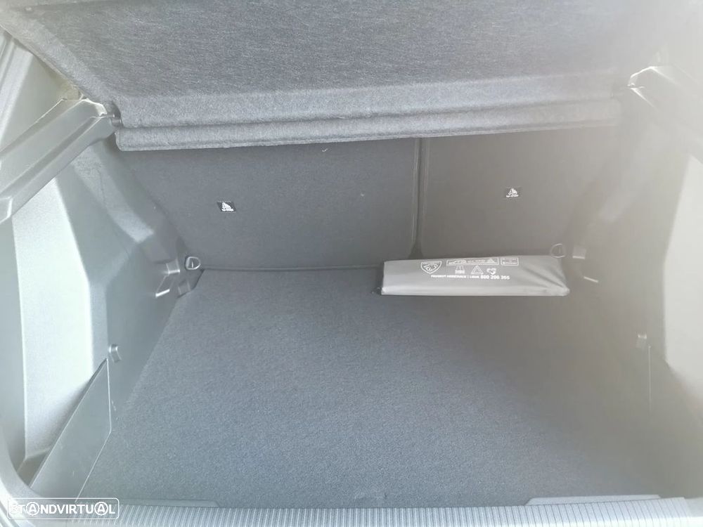 Peugeot 2008 1.2 PureTech Allure - 20