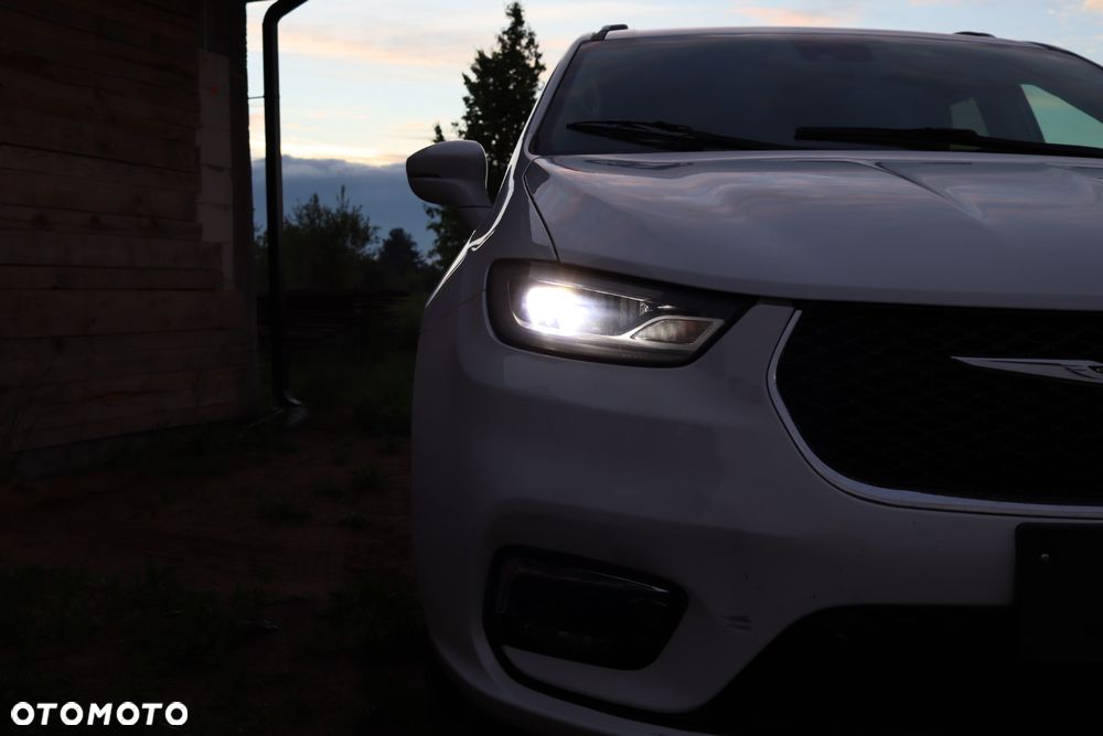 Chrysler Pacifica - 4