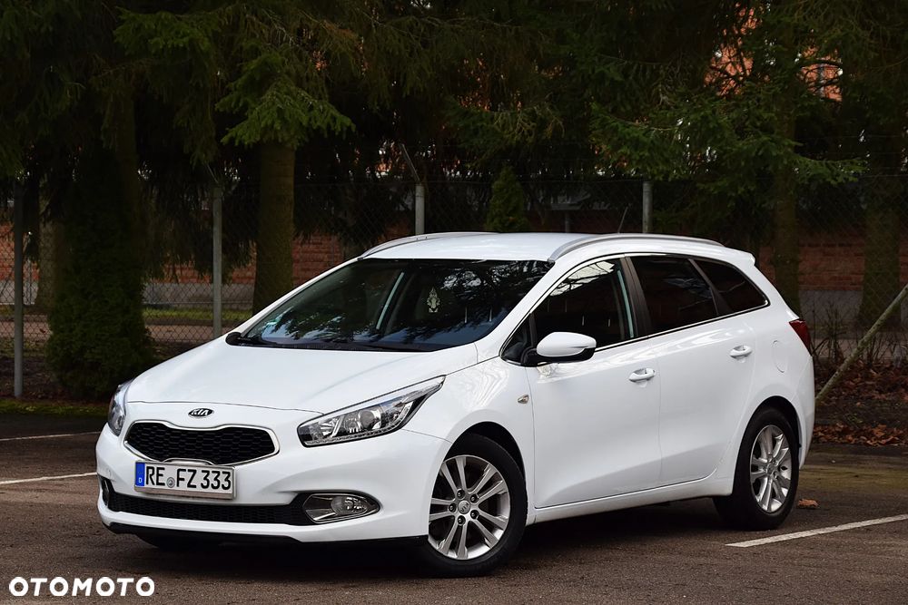 Kia Ceed 1.6 CRDi 128 Fifa World Cup Edition - 8