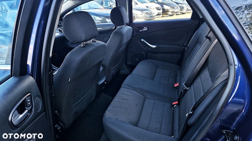 Ford Mondeo - 32