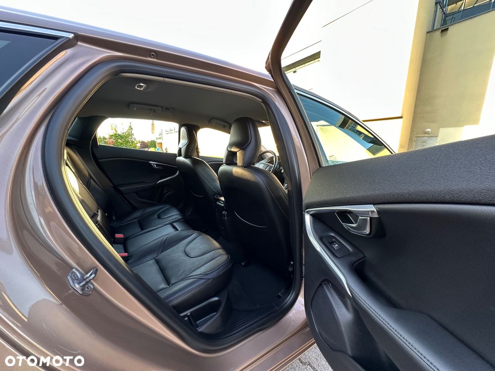 Volvo V40 D4 Inscription - 26
