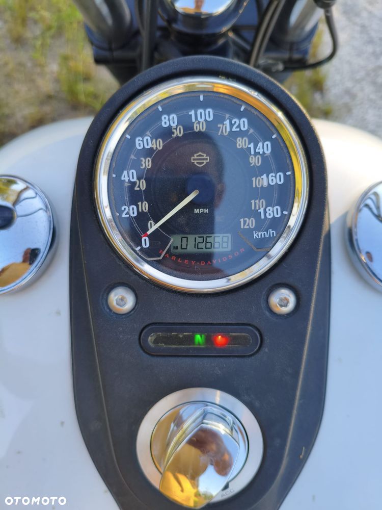 Harley-Davidson Dyna Street Bob - 12
