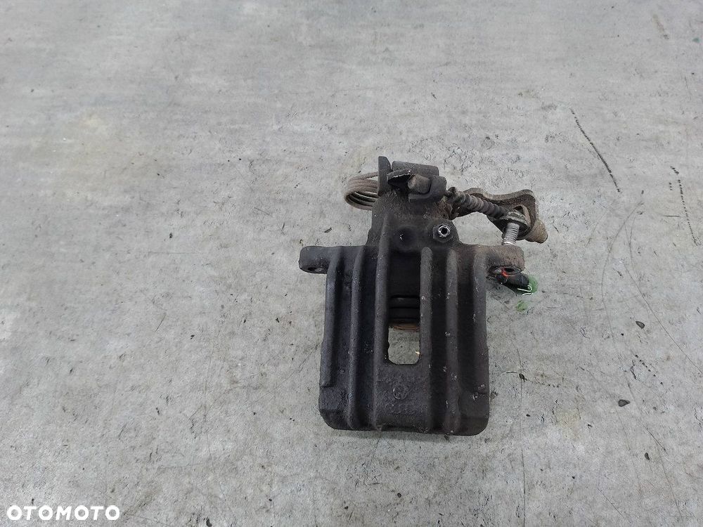 ZACISK HAMULCOWY PRAWY TYŁ VW PASSAT B5 FL 1.9 TDI - 1