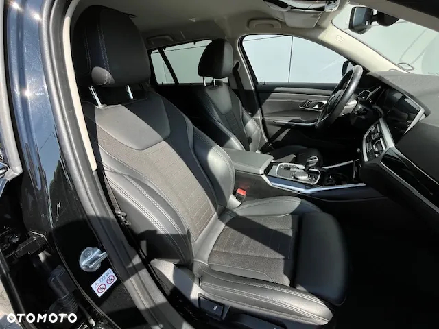 BMW Seria 3 330e xDrive M Sport sport - 17