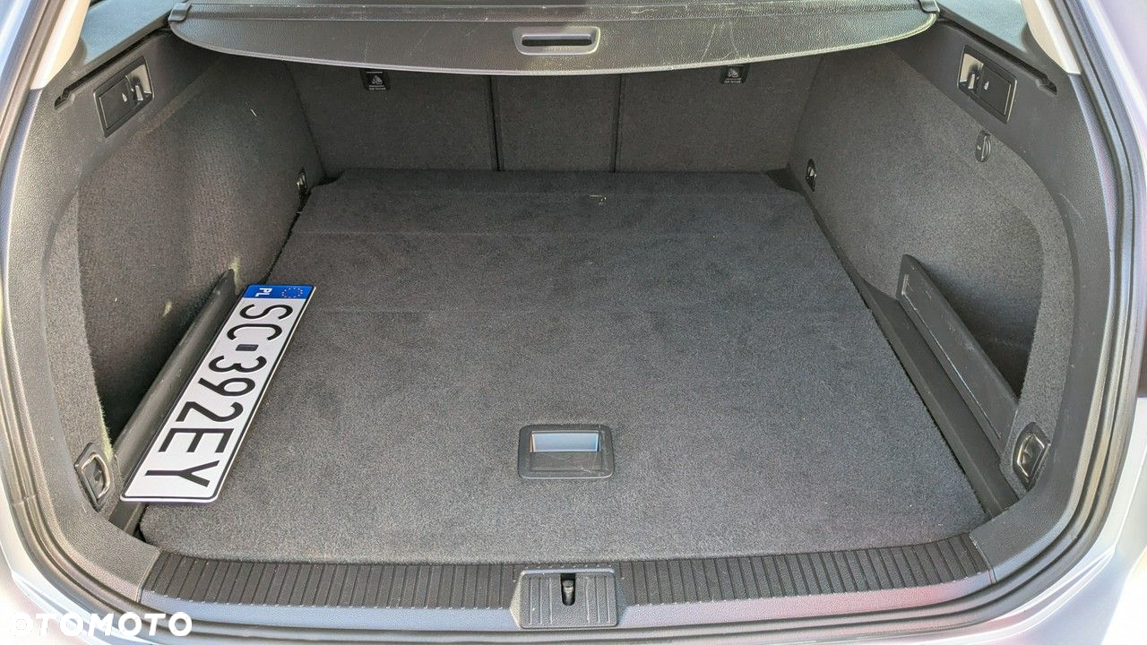 Volkswagen Passat - 34
