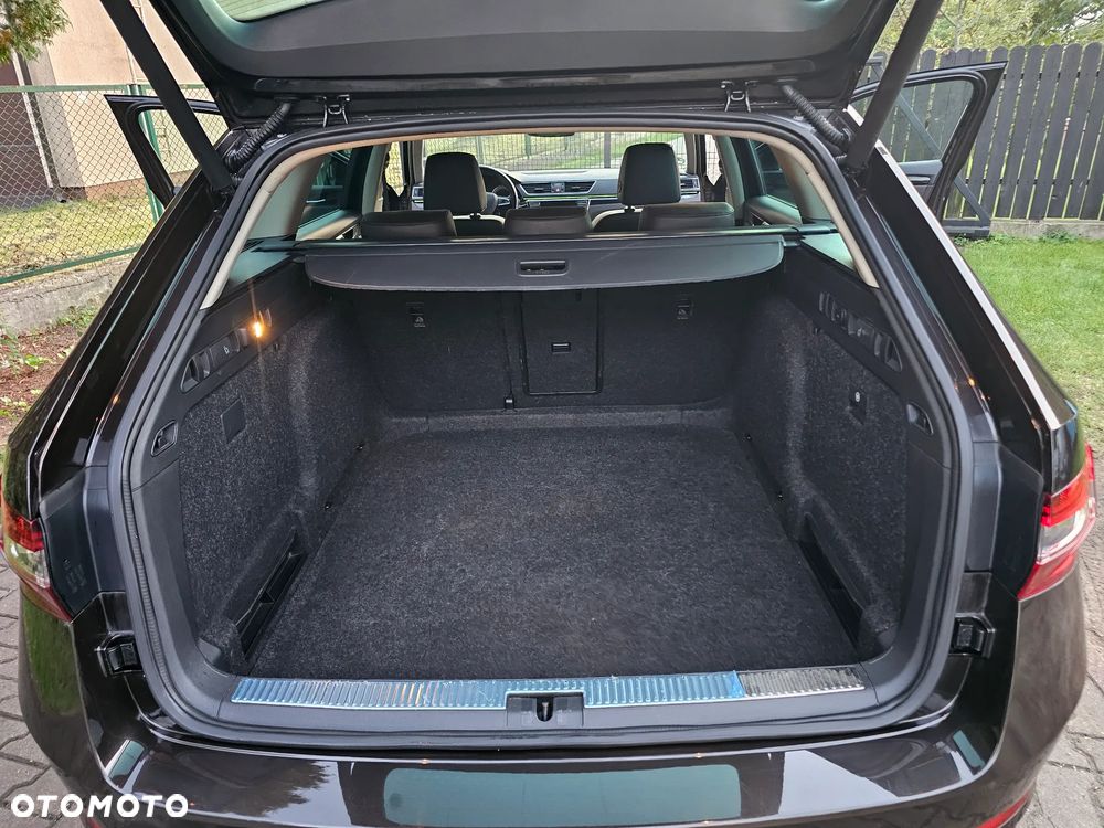 Skoda Superb 2.0 TDI L&K DSG - 34
