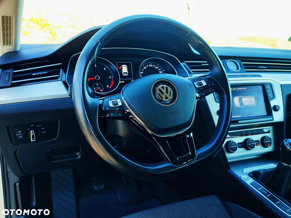 Volkswagen Passat 2.0 TDI SCR Business - 18