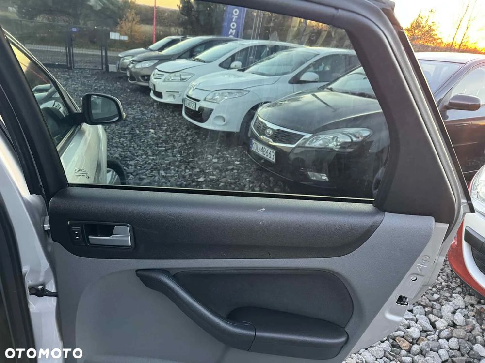 Ford Focus 1.8 TDCi Ghia - 19