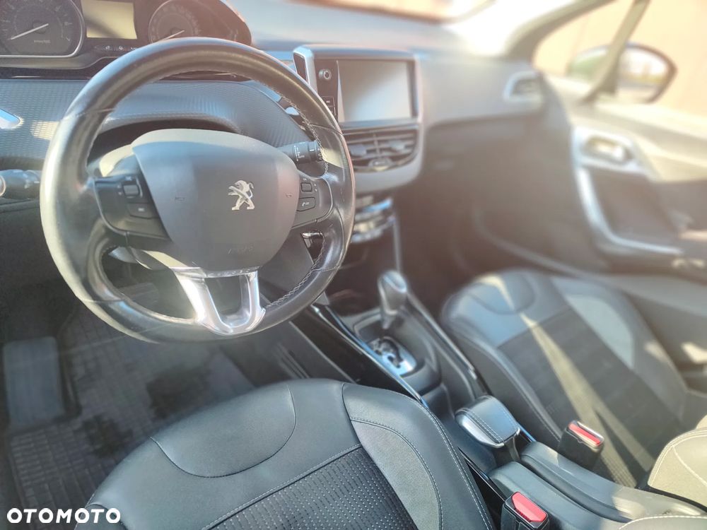 Peugeot 2008 PureTech 110 Stop&Start EAT6 Allure - 4