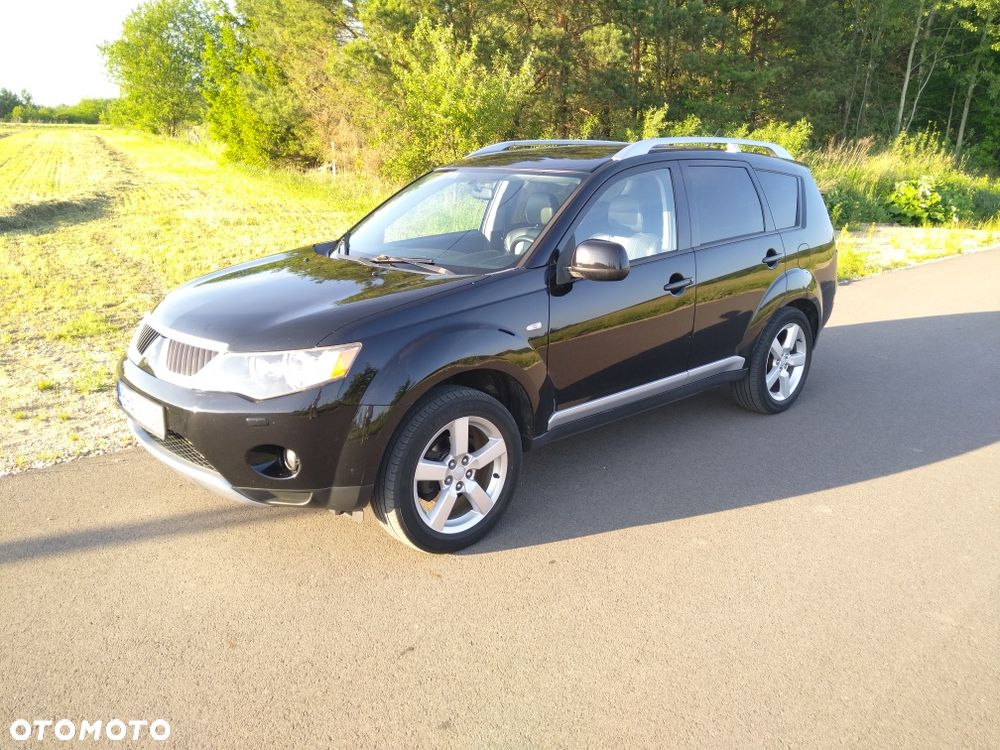 Mitsubishi Outlander - 2
