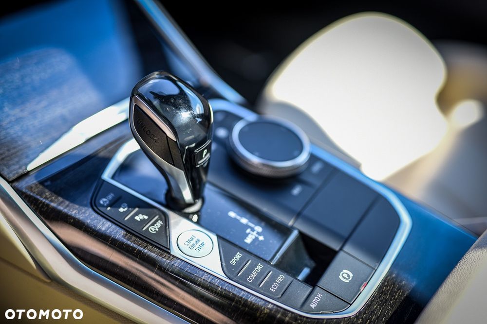 BMW Seria 3 330i Sport Line sport - 26