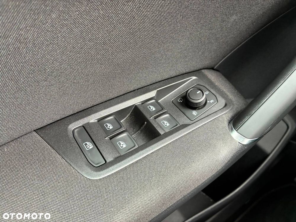 Volkswagen Touran - 24
