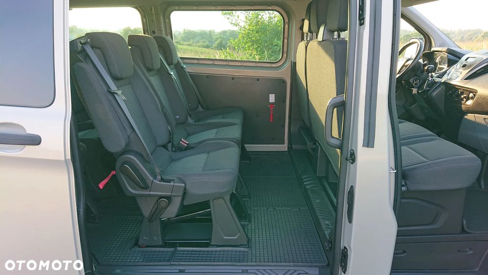 Ford Tourneo Custom - 12