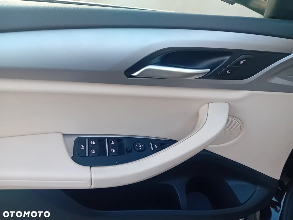 BMW X3 xDrive20i GPF Business Edition - 24