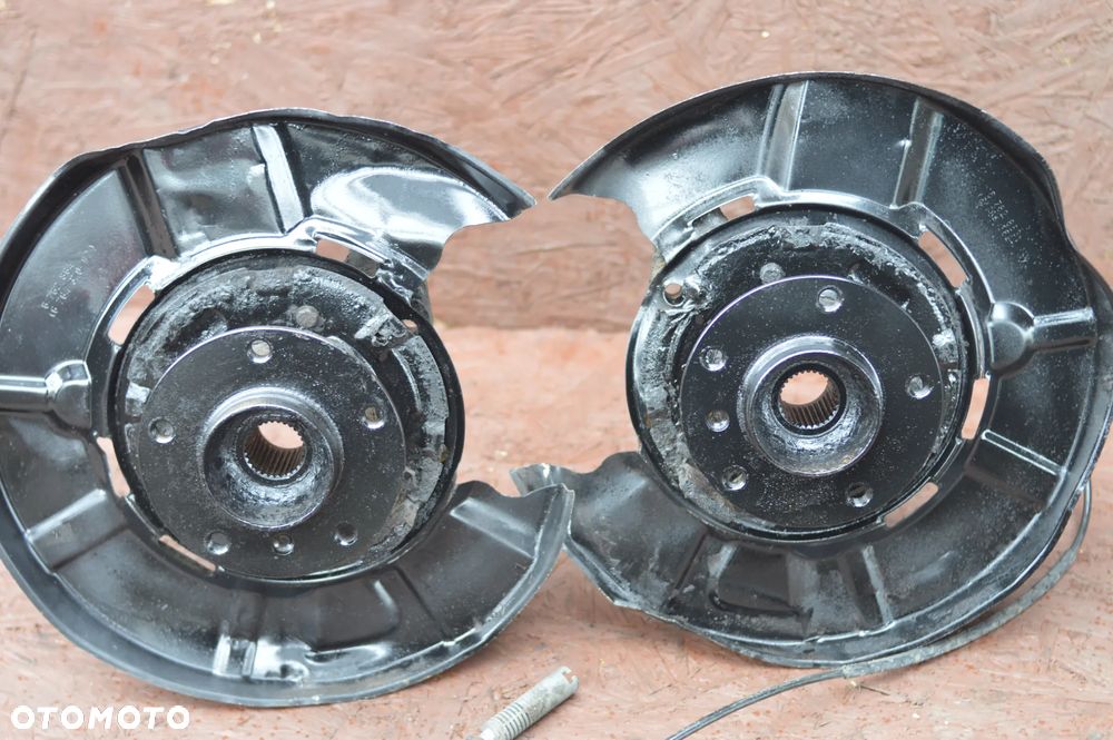 BMW E81 / E82 / E87 / E90 / E91 / E92 ORYGINALNA ZWROTNICA TYŁ LEWA / PRAWA / PIASTA TYŁ O NR.  33 32 6 774 807 / 33 32 6 757 735 / 33 32 6 774 808 OEM W DOBRYM STANIE - 1