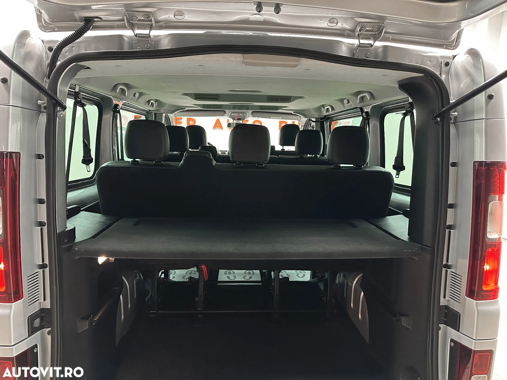 Opel Vivaro - 24