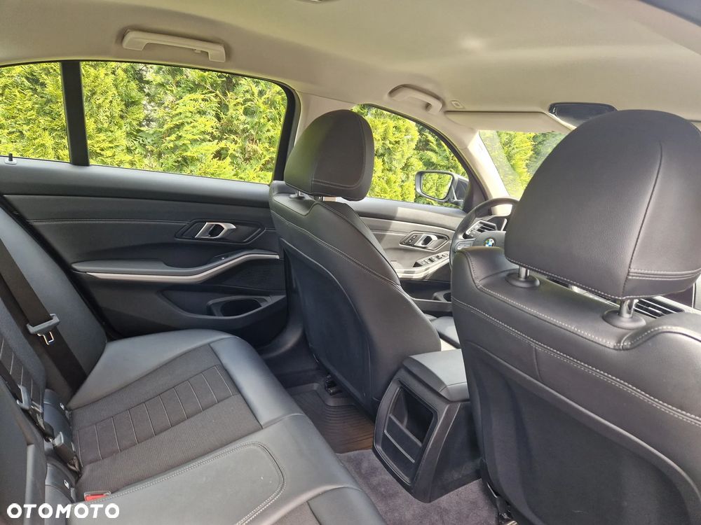 BMW Seria 3 318i - 5