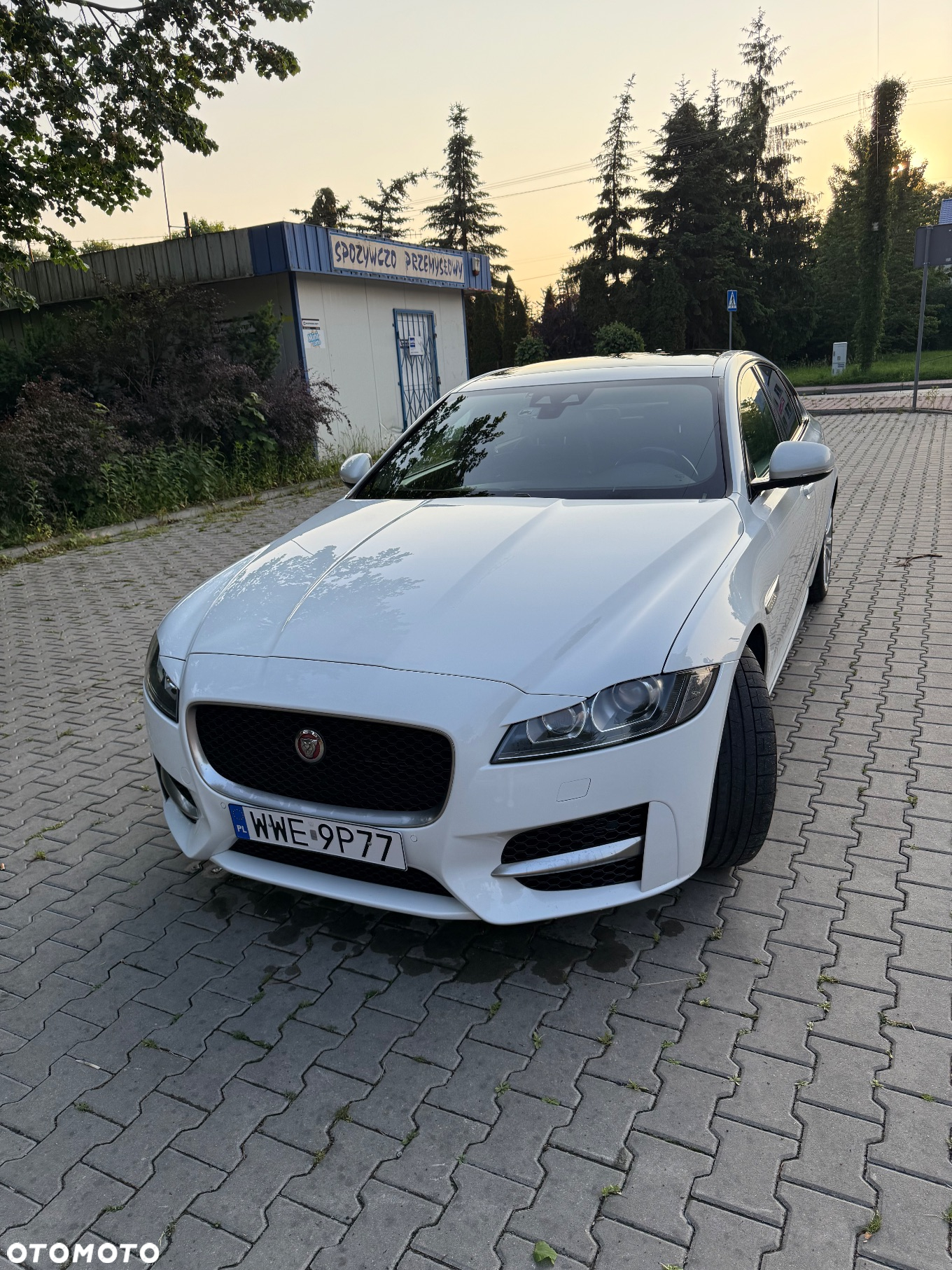 Jaguar XF 20d R-Sport - 10