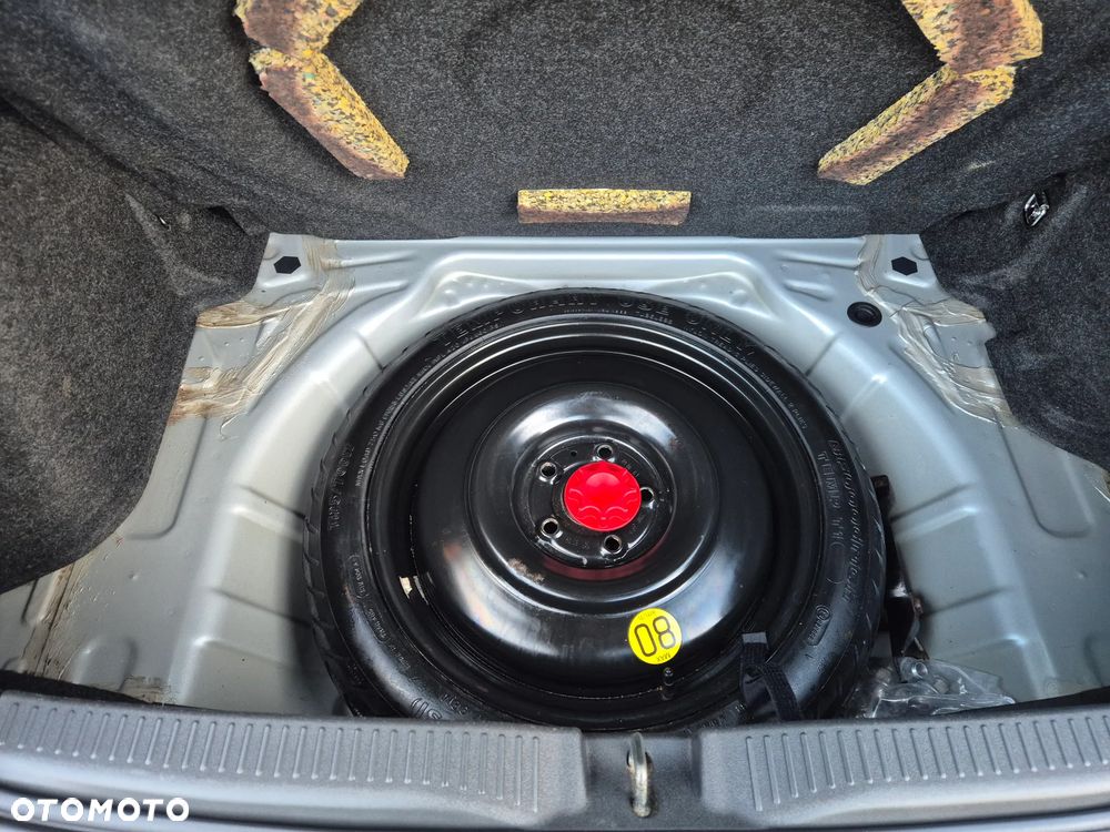Toyota Auris 1.6 VVT-i Executive - 12