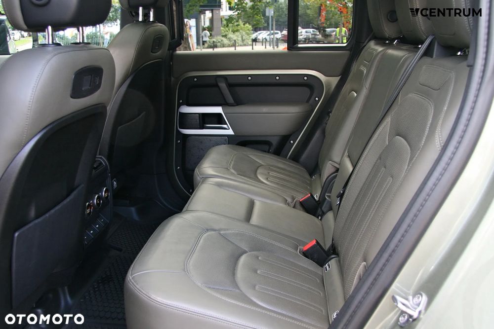 Land Rover Defender 2.0 D240 - 12