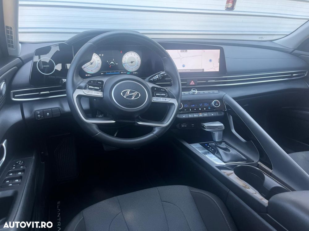 Hyundai Elantra 1.6 l 123 CP CVT Exclusive Navi - 8