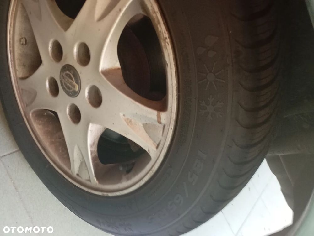 Nissan Almera Tino 1.8 - 7