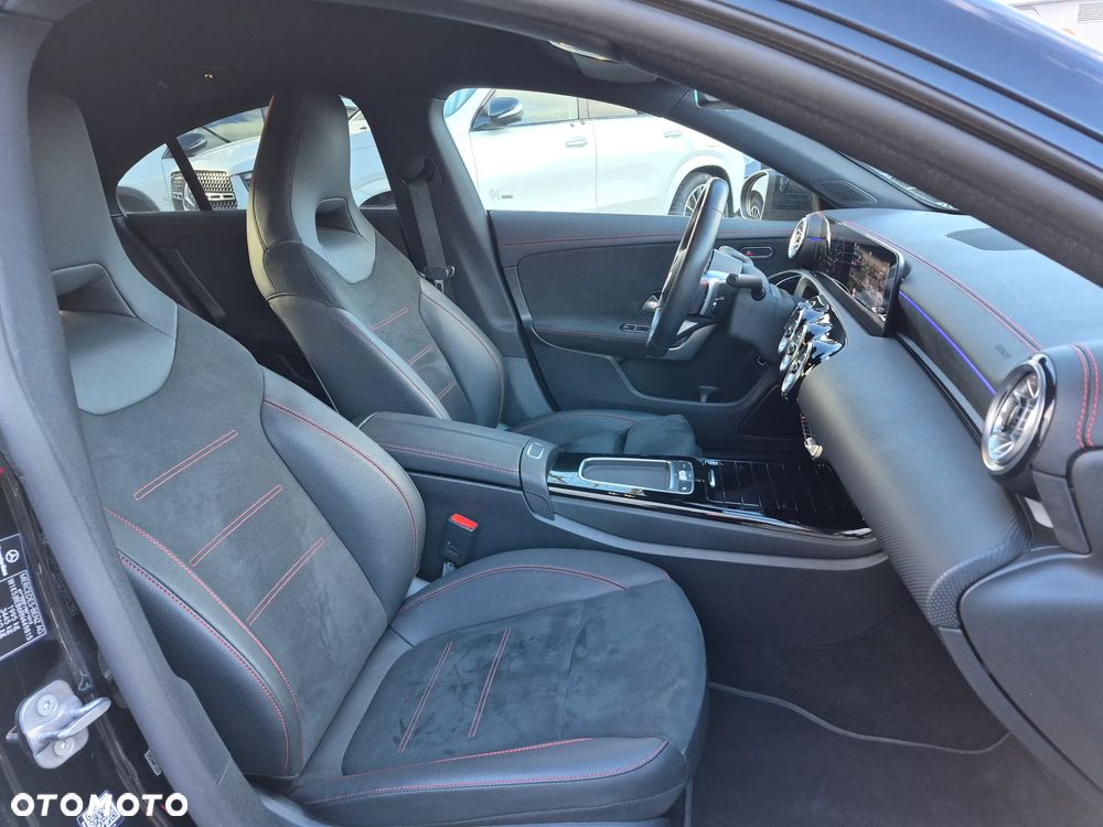 Mercedes-Benz CLA 180 7G-DCT - 26